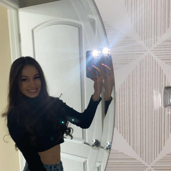 Meet your Posher, Alejandra - Picture 1 of 1